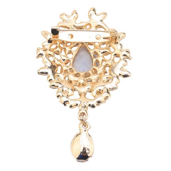 Golden color motif brooch Golden color motif brooch